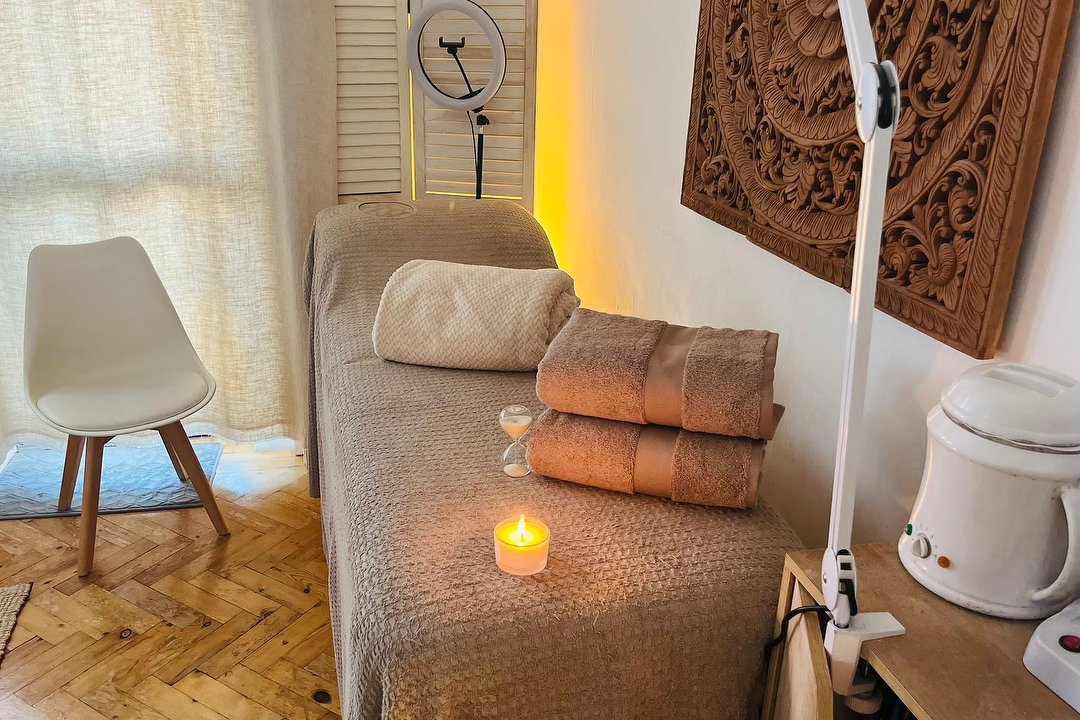 LN Beauty (Female Only), Pelham Crescent, London