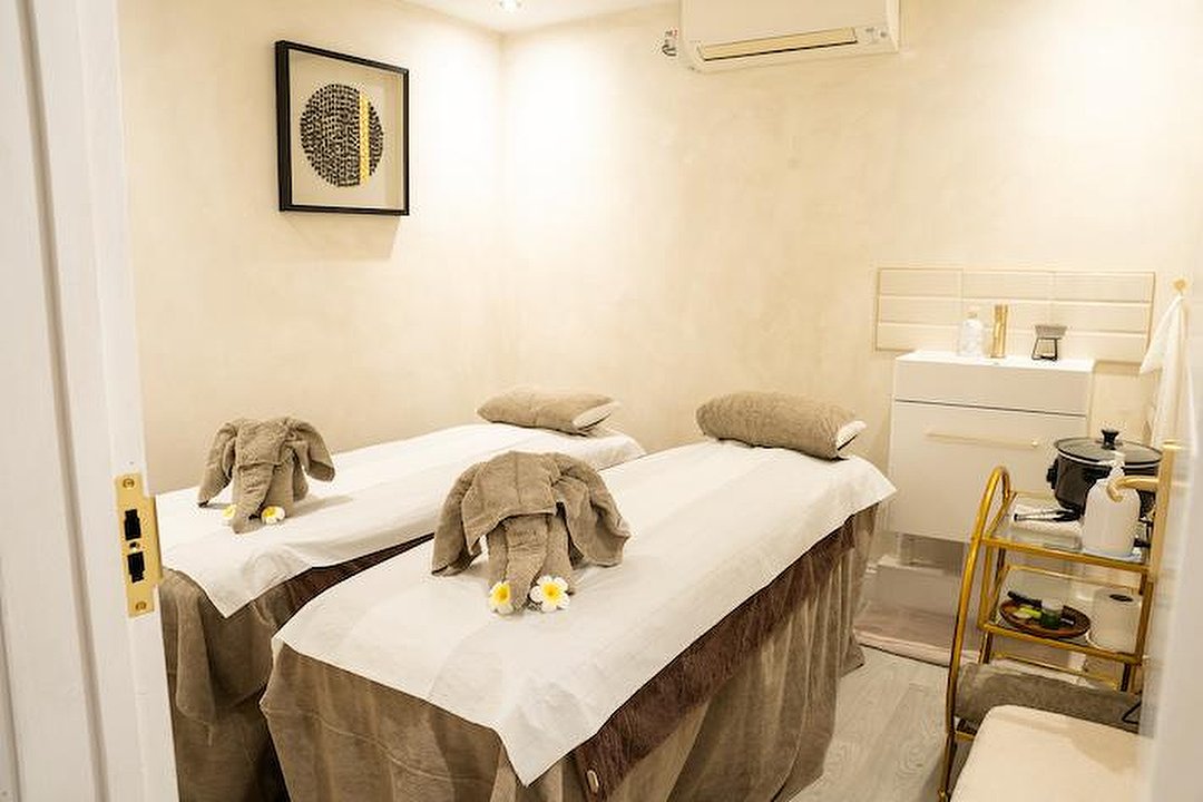 Barnes Village Spa, Castelnau, London