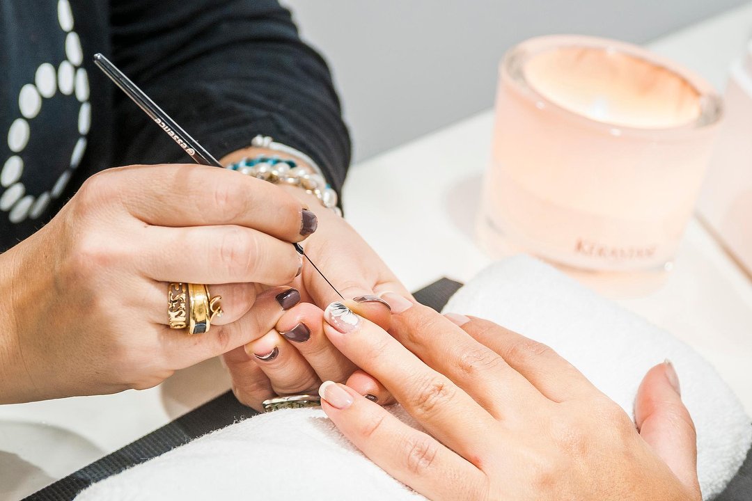 Beauté des mains (vernis semi-permanent, pose américaine ou gel