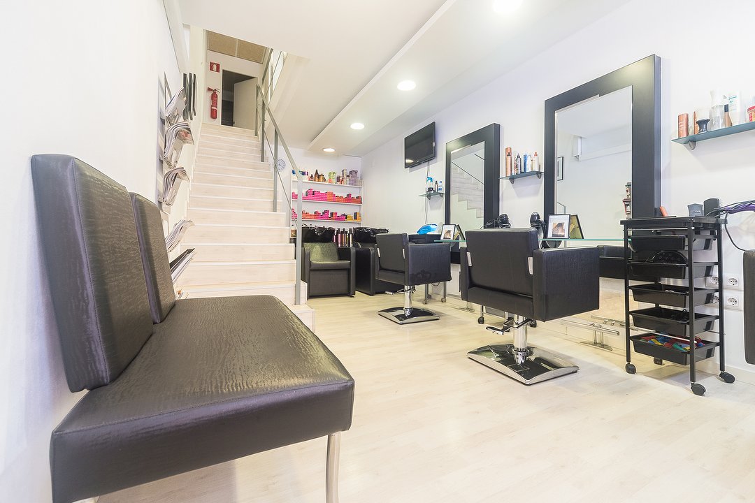 Aliona Peluquería, Estética i Ungles, La Font de la Guatlla, Barcelona