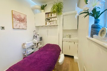 Lovele Nail Spa & Beauty