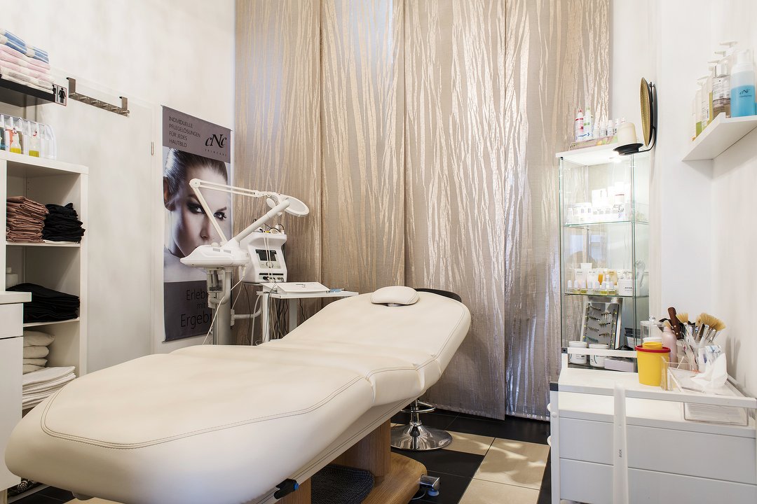 Sk Kosmetik Wellness Fusspflege Nagelstudio In Wilmersdorf Berlin Treatwell