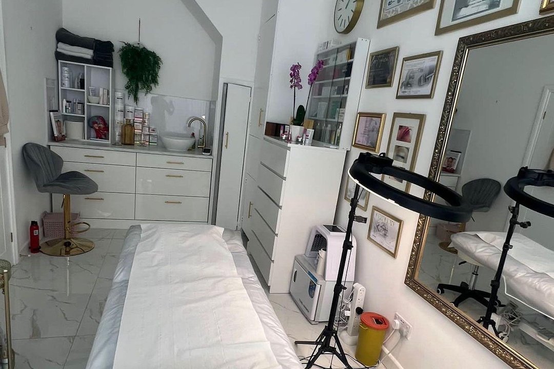 Emilia's Everlasting Beauty Studio, The Cotswolds