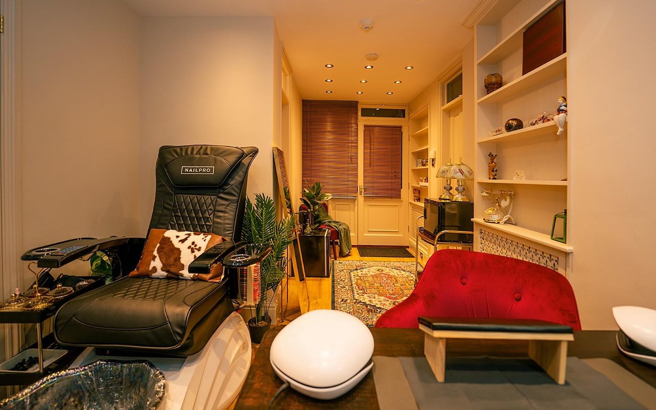 Hard Gel Extensions & Overlays near Milton Keynes, Buckinghamshire