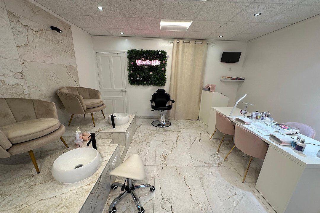 Victoria nails | Nail bar à Clagny-Glatigny, Versailles - Treatwell