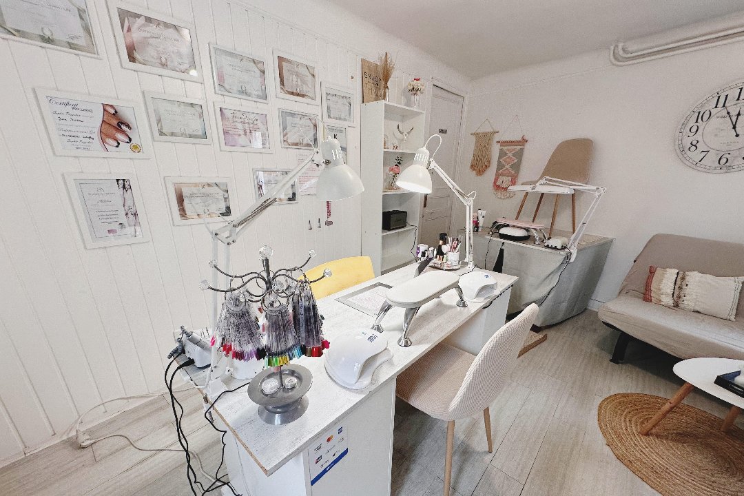 Time of nail's by Julie Chez votre expert à Marcoussis, Essonne