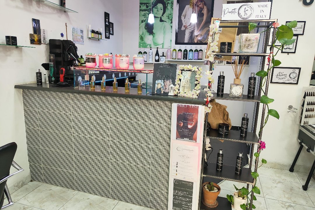 E' Femmene Parrucchieri, Via Pignasecca, Napoli