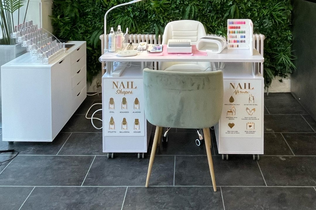 CND Carol Nail Designer, Bruntsfield, Edinburgh