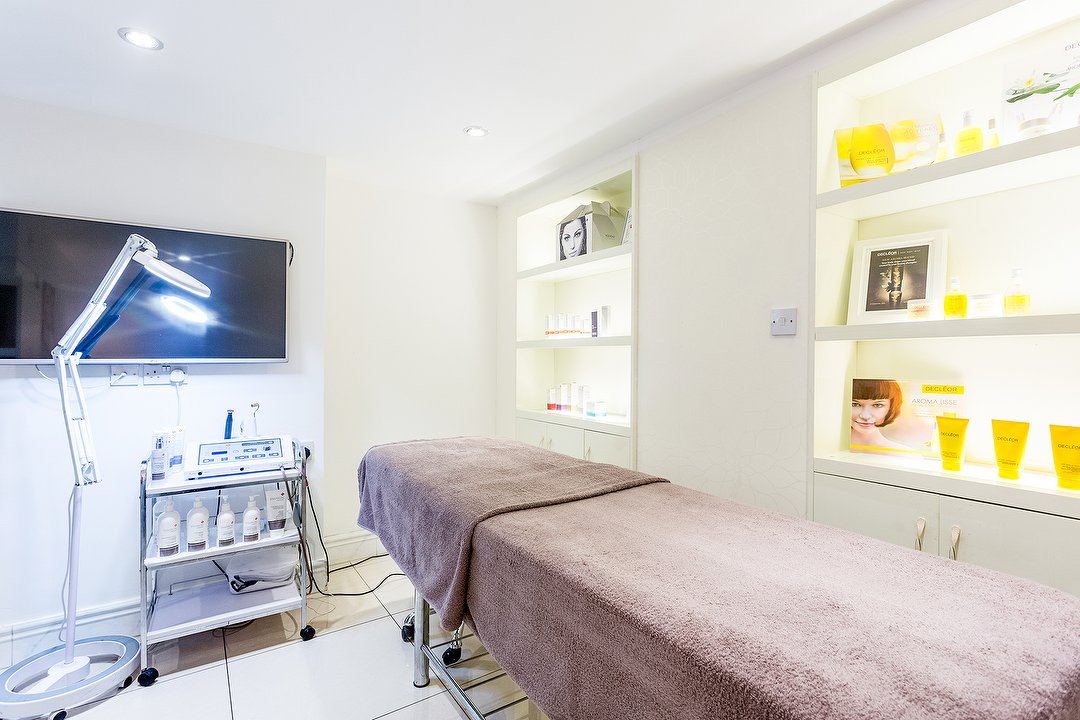 Belle Cour Beauty Salon, Pimlico, London