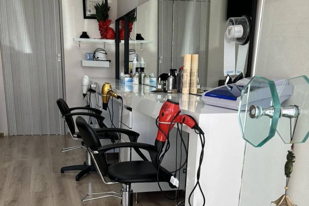 Ellis Hairstyles, Αγία Παρασκευή, Αττική