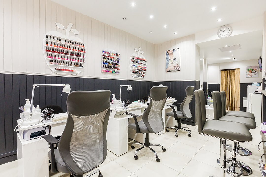 Pedi & Mani, Métro Montparnasse-Bienvenüe, Paris