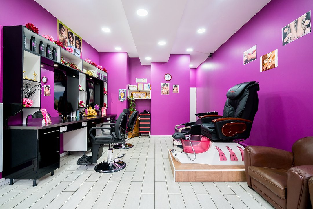 Abi Beauty Palace, Combat, Paris
