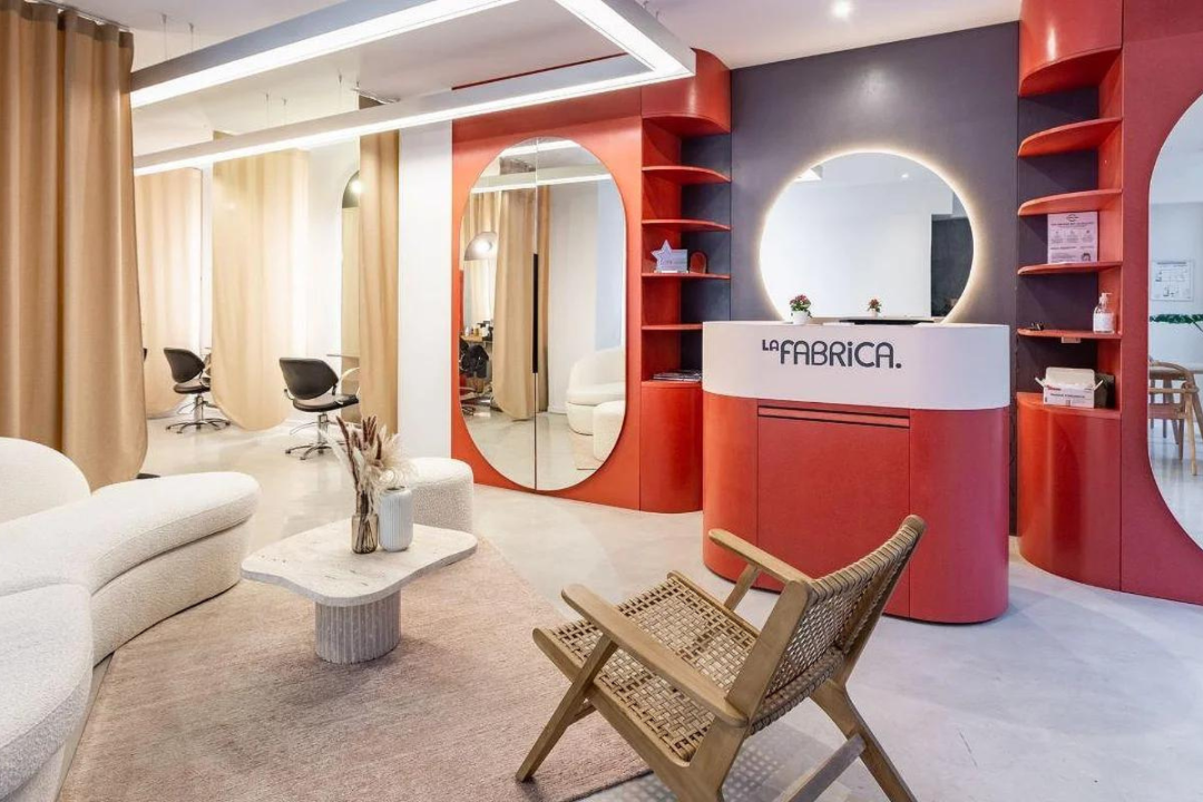 Hairstylist Paris chez La Fabrica, Métro Saint Lazare, Paris