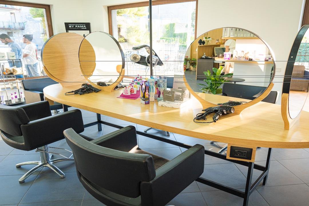 Eleonora Sparacio i parrucchieri, Carini