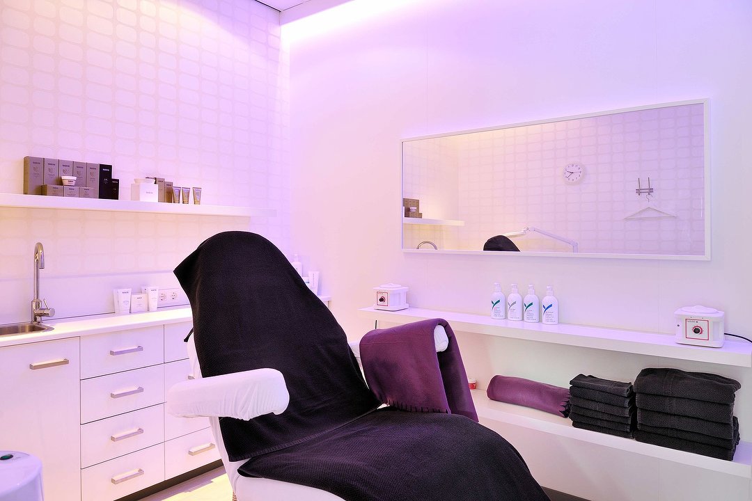 Schoonheidssalon Basic Beauty, De Savornin Lohmanplein, The Hague