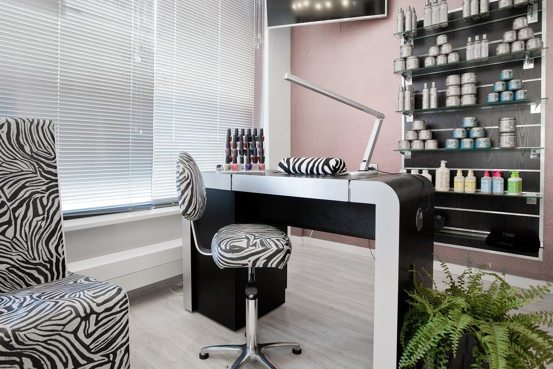 Black and White Beauty Salon, Azorenweg, Almere