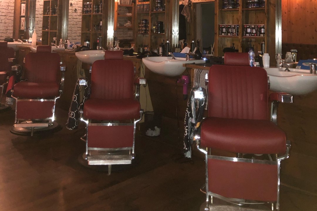 Sopranos Gents Barber, Coombe, London
