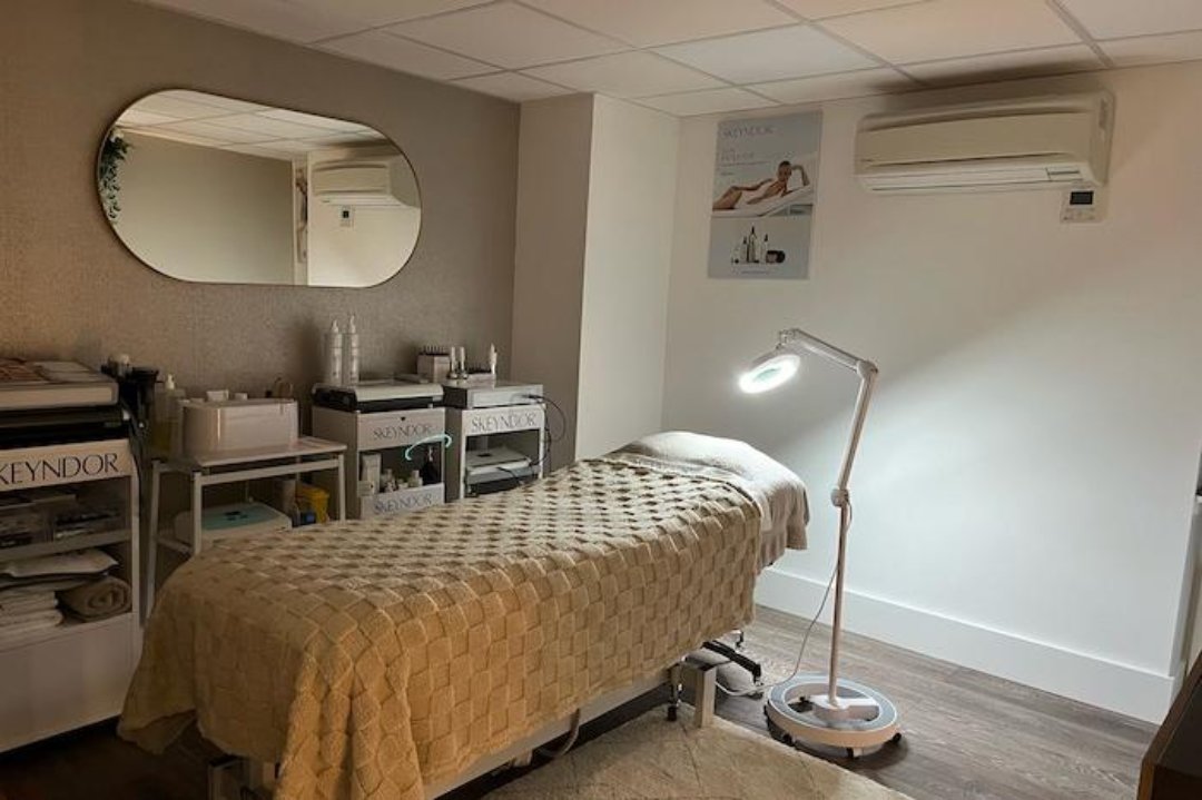 The Beautique by Sam, Marylebone, London
