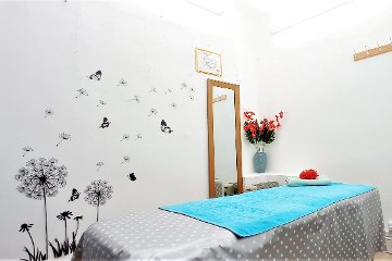 Urmi Waxing Parlour