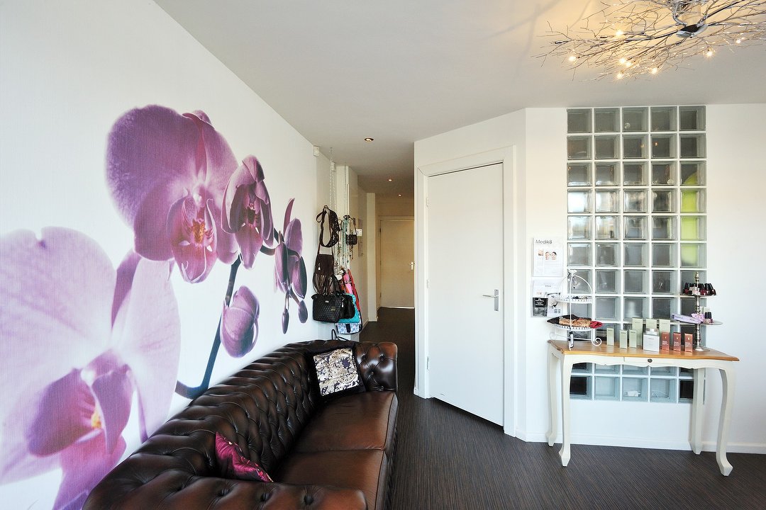 Cosmetique Totale by Face the Face, Laan van Meerdervoort, Den Haag